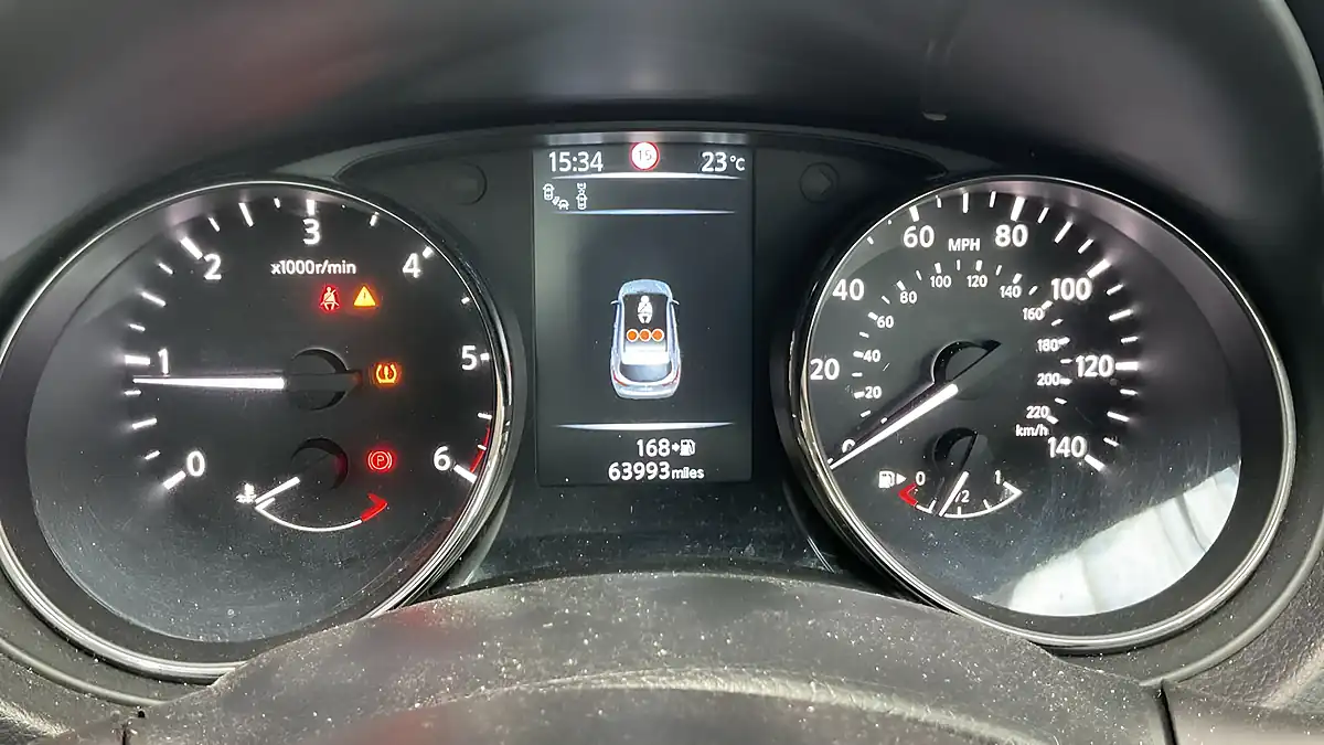 Used 2016 Nissan Qashqai Tekna Black - Interior and Exterior details 12