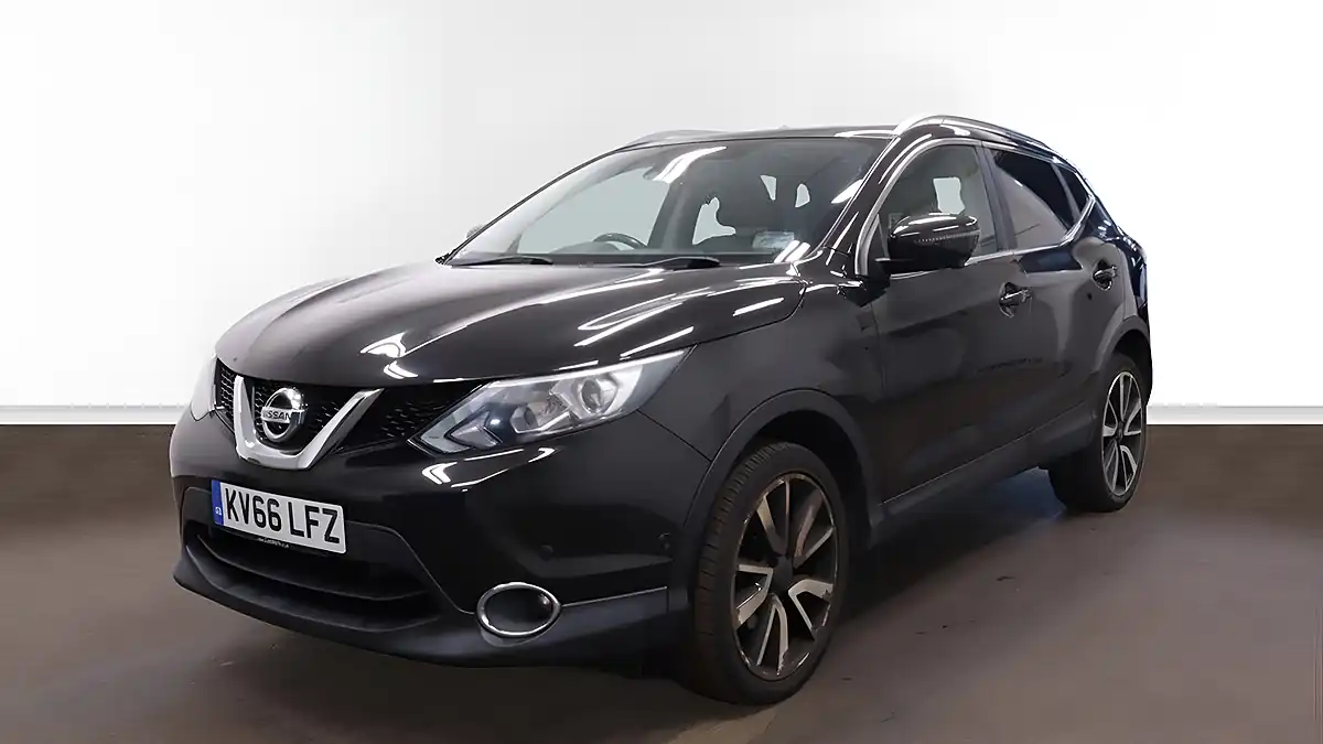 Used 2016 Nissan Qashqai Tekna Black - Interior and Exterior details 2
