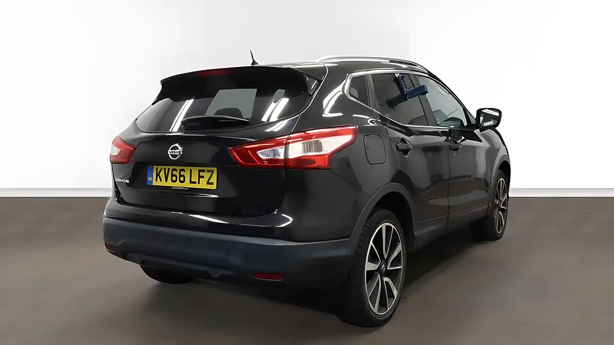 Used 2016 Nissan Qashqai Tekna Black - Interior and Exterior details 3