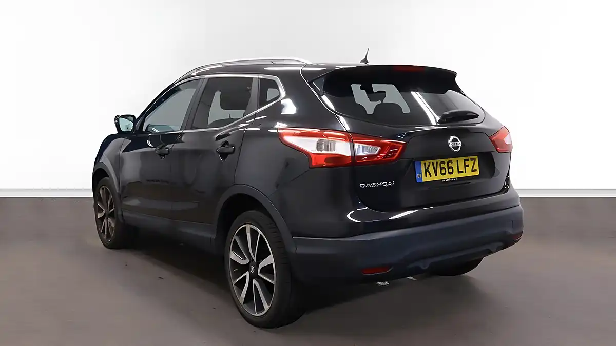 Used 2016 Nissan Qashqai Tekna Black - Interior and Exterior details 4
