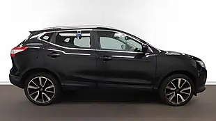 Used 2016 Nissan Qashqai Tekna Black - Interior and Exterior details 5