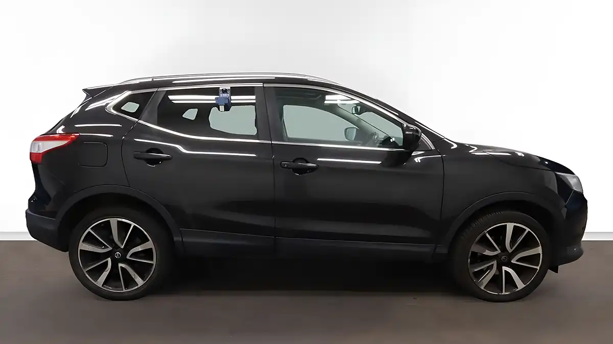 Used 2016 Nissan Qashqai Tekna Black - Interior and Exterior details 5
