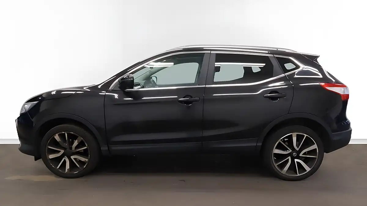Used 2016 Nissan Qashqai Tekna Black - Interior and Exterior details 6