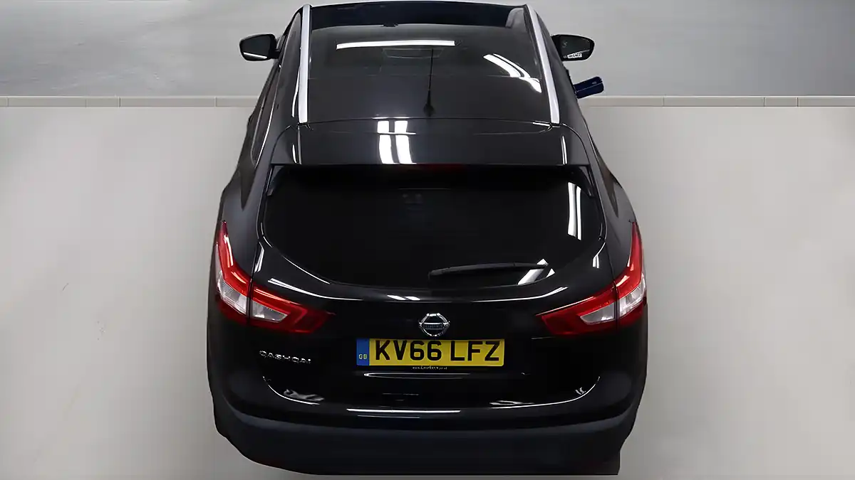 Used 2016 Nissan Qashqai Tekna Black - Interior and Exterior details 8