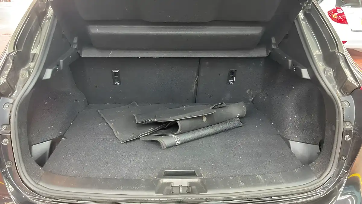 Used 2016 Nissan Qashqai Tekna Black - Interior and Exterior details 9