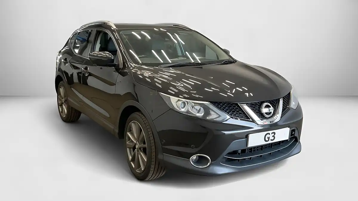 Used 2016 Nissan Qashqai Tekna Black - Front View