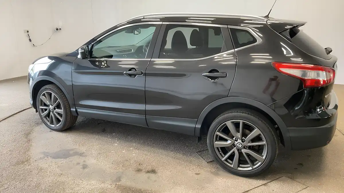 Used 2016 Nissan Qashqai Tekna Black - Interior and Exterior details 7