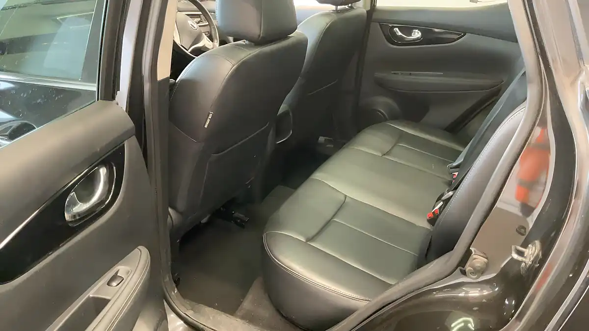 Used 2016 Nissan Qashqai Tekna Black - Interior and Exterior details 8