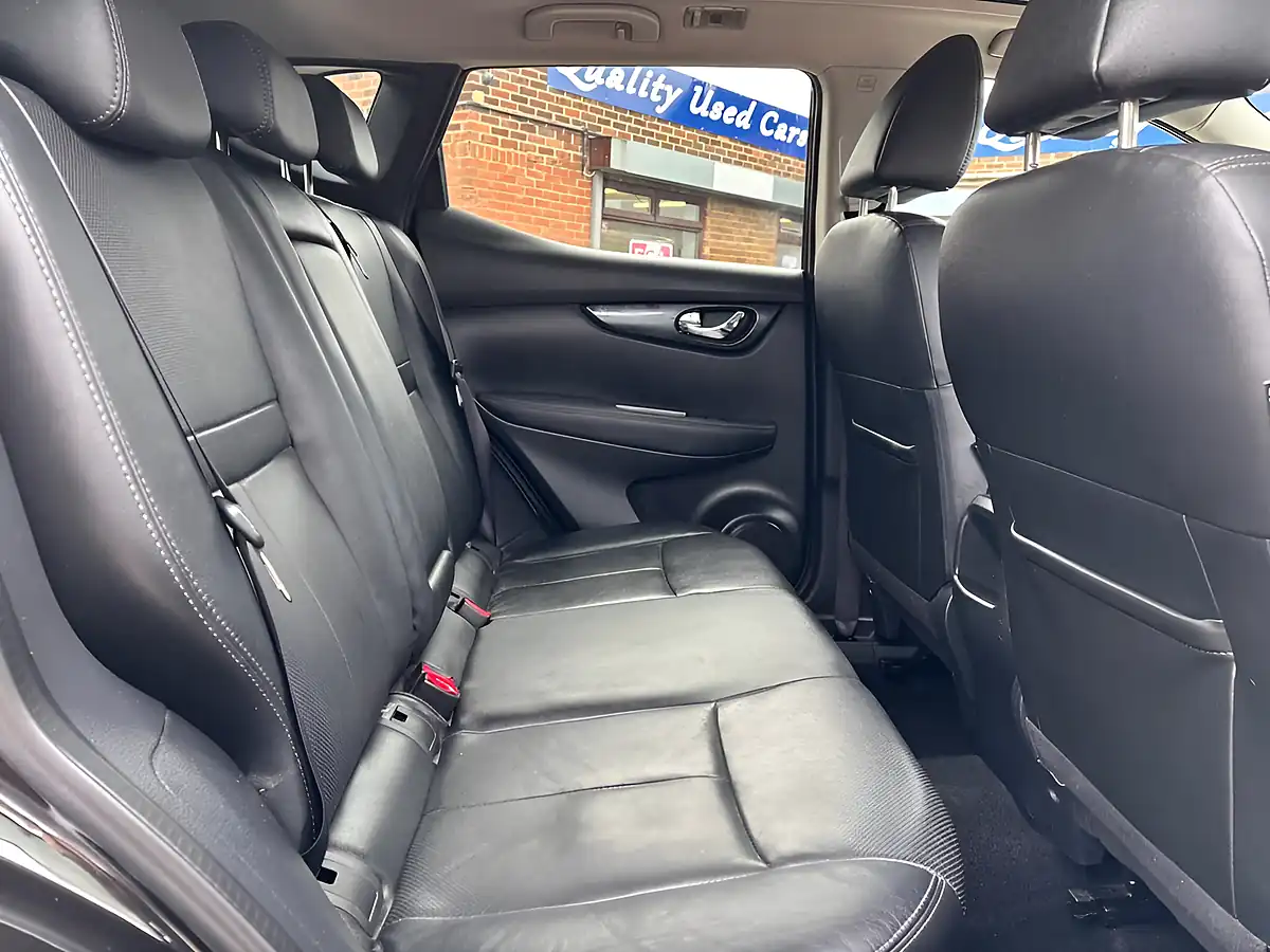 Used 2016 Nissan Qashqai Tekna Black - Interior and Exterior details 11