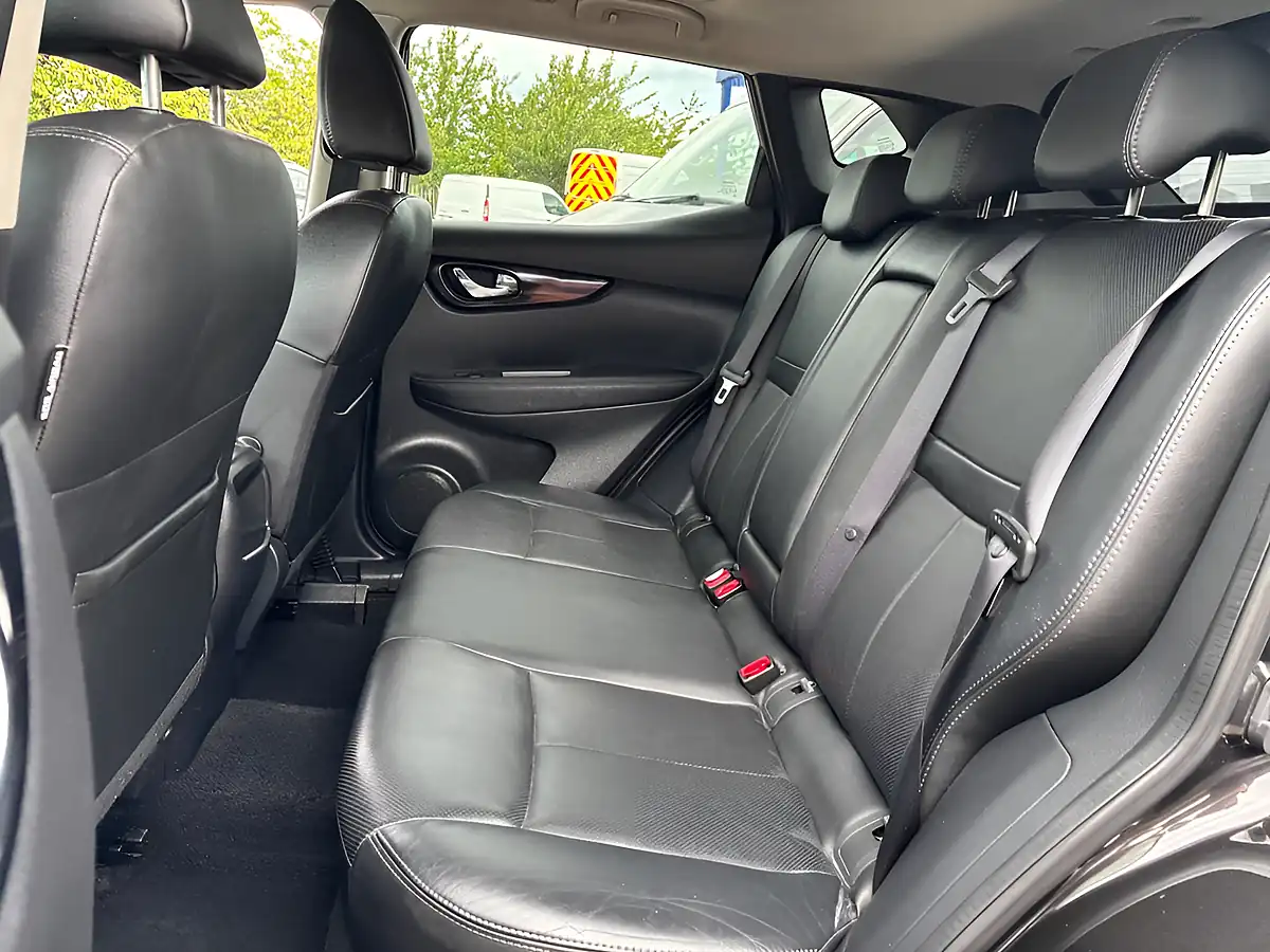 Used 2016 Nissan Qashqai Tekna Black - Interior and Exterior details 13