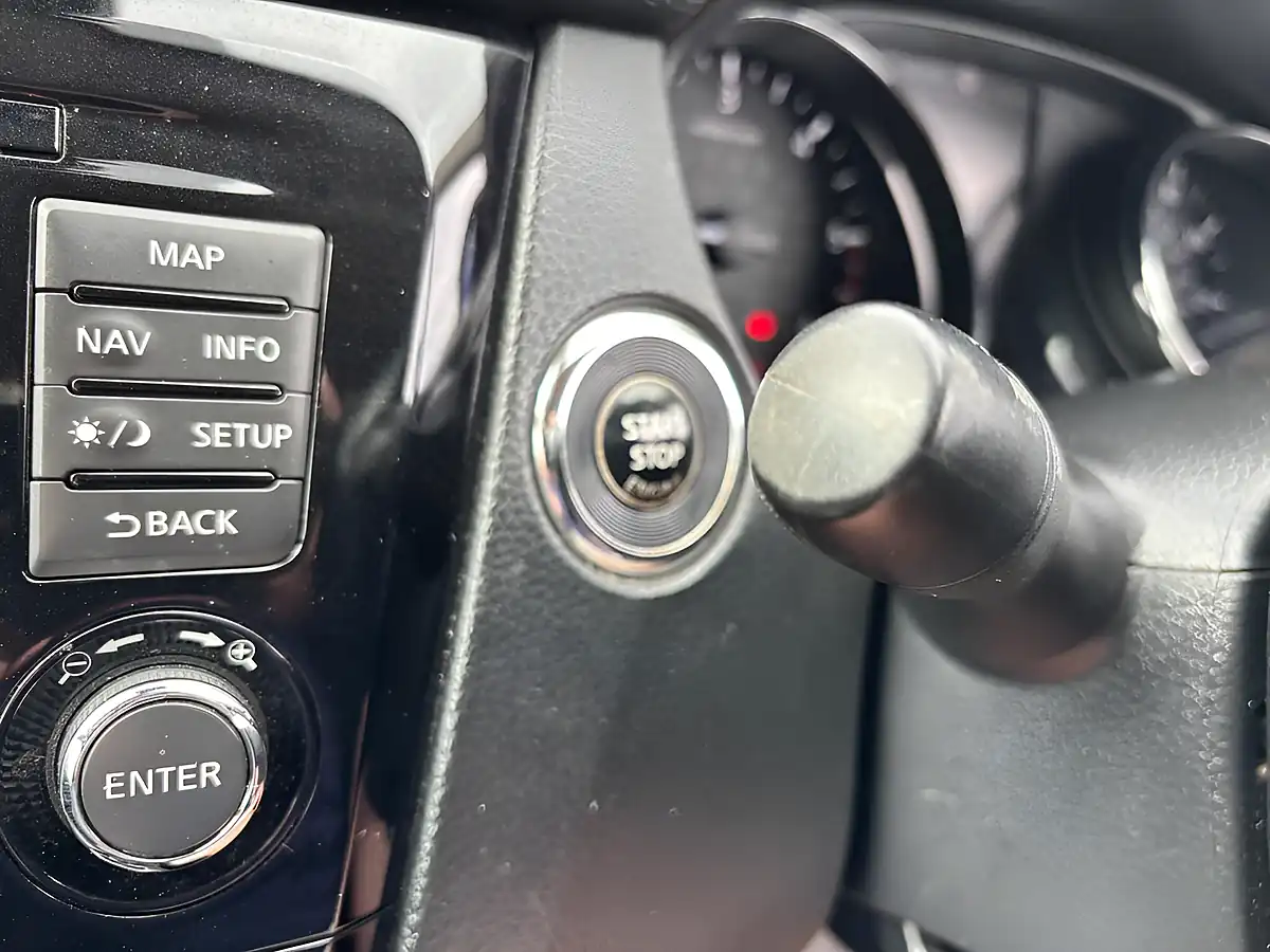 Used 2016 Nissan Qashqai Tekna Black - Interior and Exterior details 17
