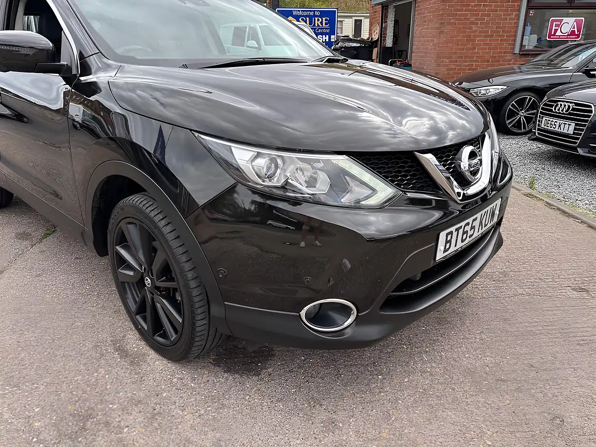 Used 2016 Nissan Qashqai Tekna Black - Interior and Exterior details 2