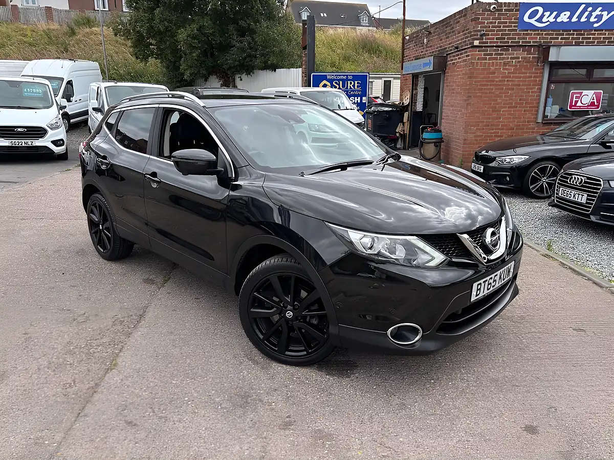Used 2016 Nissan Qashqai Tekna Black - Interior and Exterior details 3