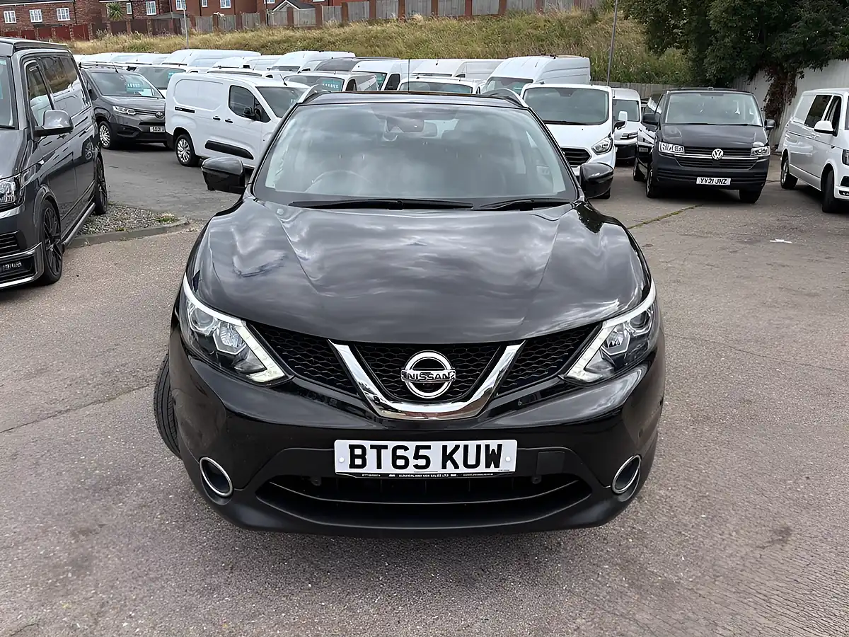 Used 2016 Nissan Qashqai Tekna Black - Interior and Exterior details 4