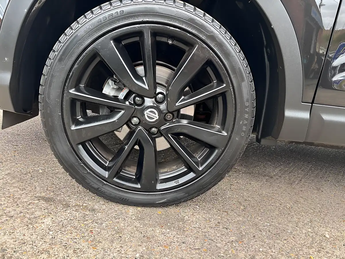 Used 2016 Nissan Qashqai Tekna Black - Interior and Exterior details 6