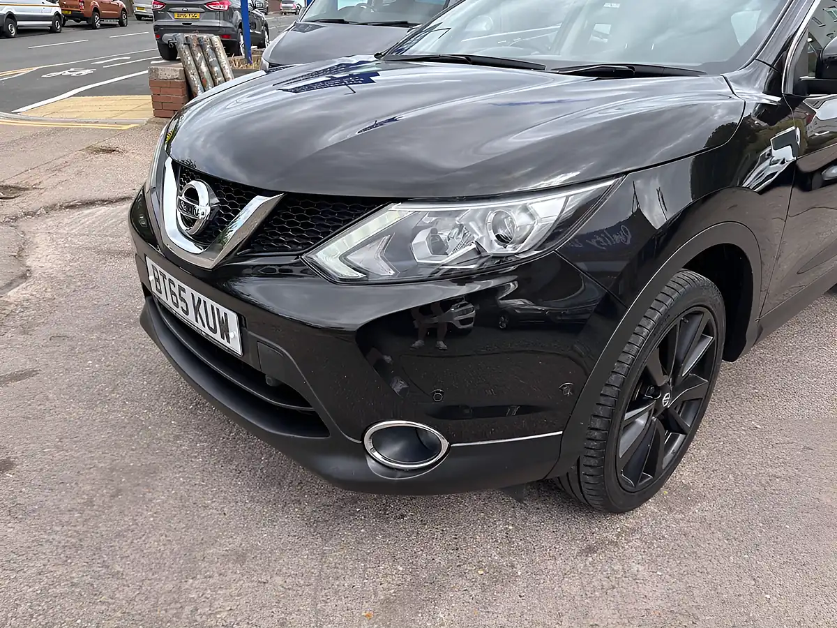 Used 2016 Nissan Qashqai Tekna Black - Interior and Exterior details 7