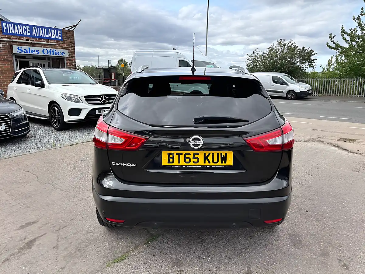 Used 2016 Nissan Qashqai Tekna Black - Interior and Exterior details 8