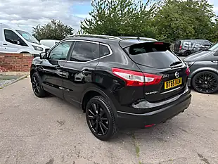 Used 2016 Nissan Qashqai Tekna Black - Interior and Exterior details 9