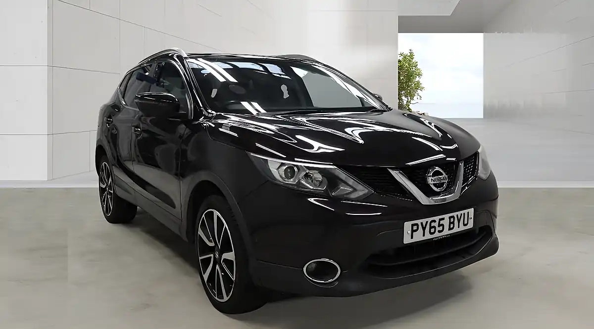 Used 2016 Nissan Qashqai Tekna Black - Front View