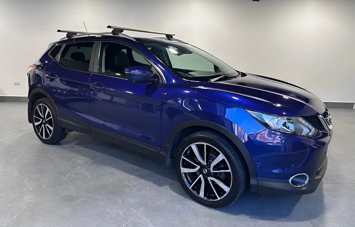 Used 2016 Nissan Qashqai Tekna Blue - Front View