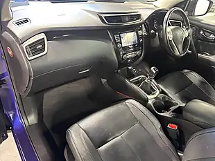Used 2016 Nissan Qashqai Tekna Blue - Interior and Exterior details 10