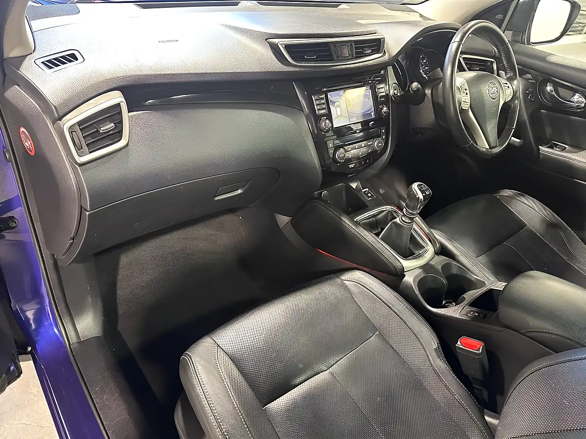 Used 2016 Nissan Qashqai Tekna Blue - Interior and Exterior details 10