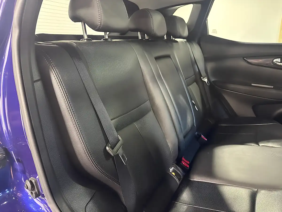 Used 2016 Nissan Qashqai Tekna Blue - Interior and Exterior details 12