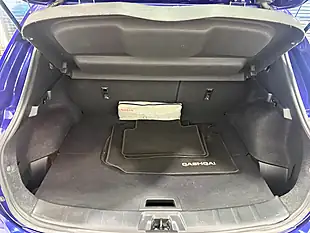 Used 2016 Nissan Qashqai Tekna Blue - Interior and Exterior details 13