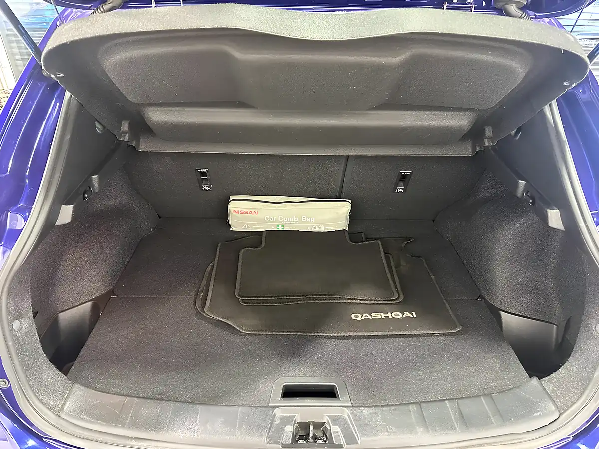 Used 2016 Nissan Qashqai Tekna Blue - Interior and Exterior details 13