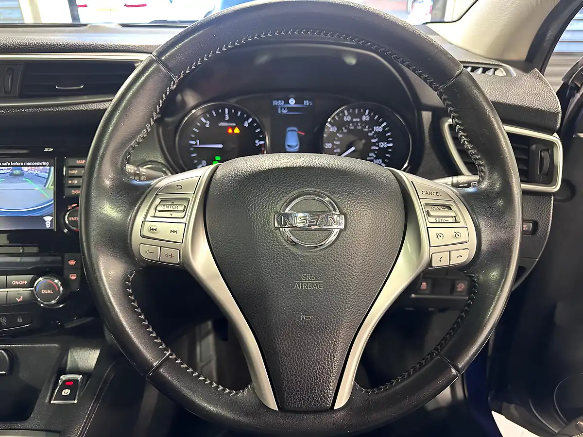 Used 2016 Nissan Qashqai Tekna Blue - Interior and Exterior details 14