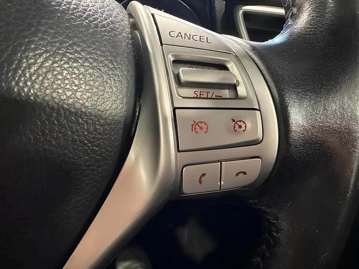 Used 2016 Nissan Qashqai Tekna Blue - Interior and Exterior details 15