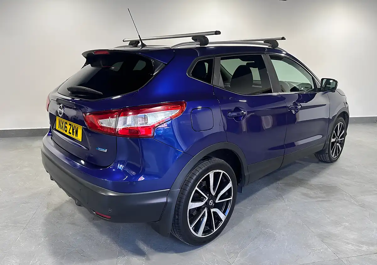 Used 2016 Nissan Qashqai Tekna Blue - Interior and Exterior details 3