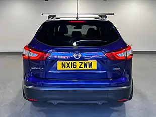 Used 2016 Nissan Qashqai Tekna Blue - Interior and Exterior details 4