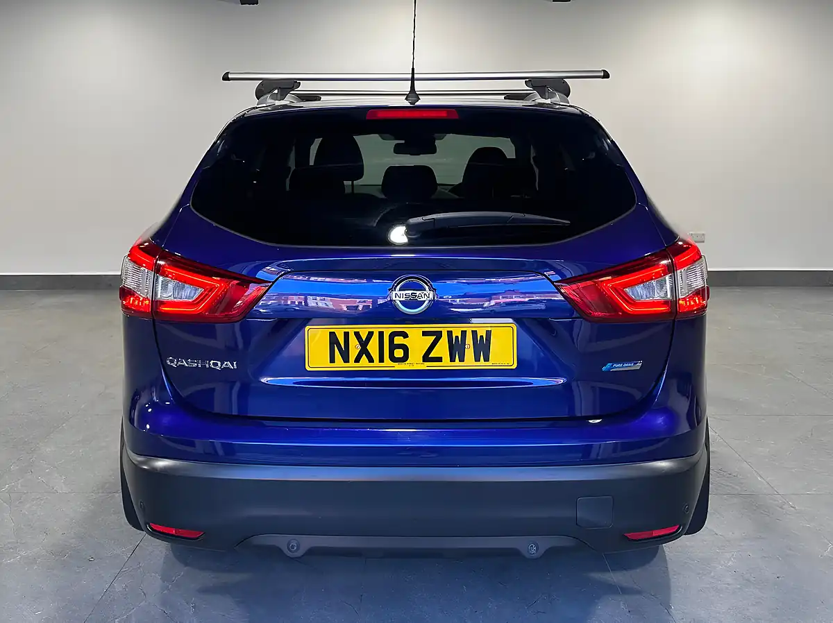 Used 2016 Nissan Qashqai Tekna Blue - Interior and Exterior details 4