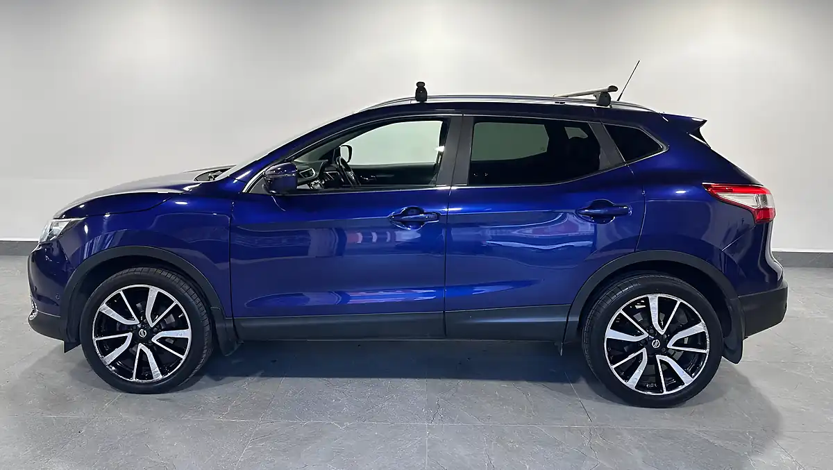 Used 2016 Nissan Qashqai Tekna Blue - Interior and Exterior details 5
