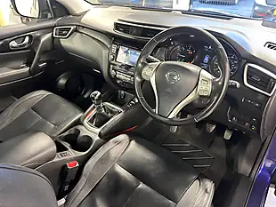 Used 2016 Nissan Qashqai Tekna Blue - Interior and Exterior details 8