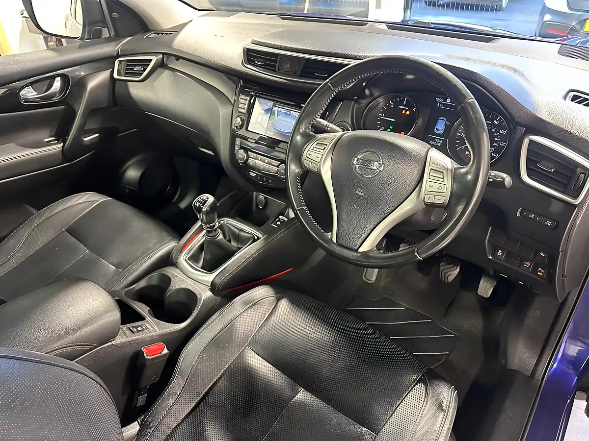 Used 2016 Nissan Qashqai Tekna Blue - Interior and Exterior details 8