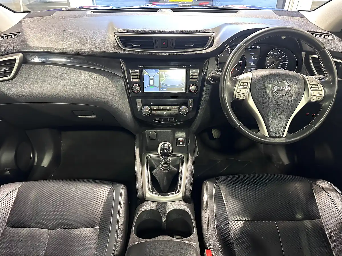 Used 2016 Nissan Qashqai Tekna Blue - Interior and Exterior details 9