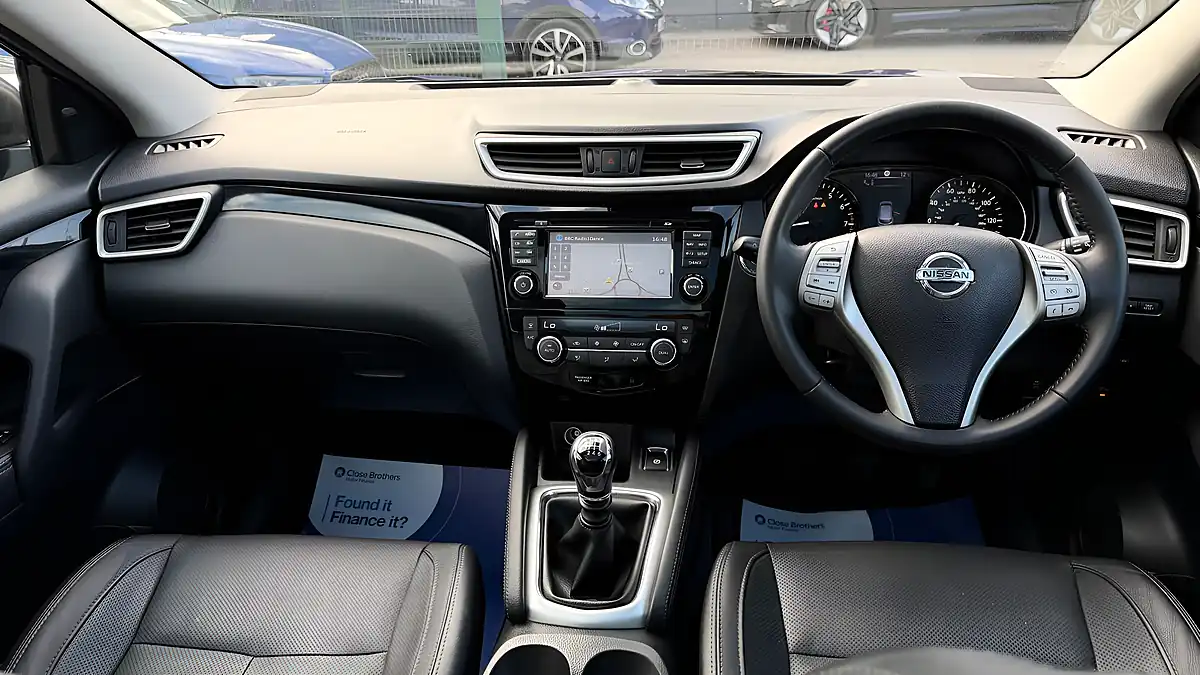 Used 2016 Nissan Qashqai Tekna Blue - Interior and Exterior details 10