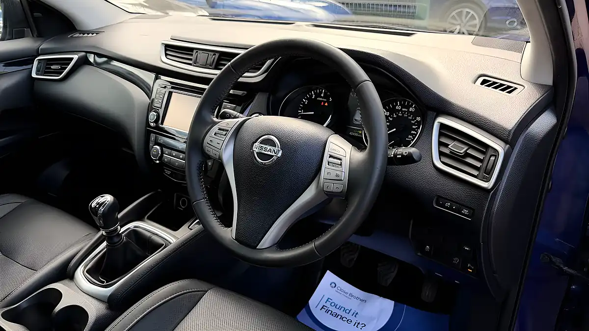 Used 2016 Nissan Qashqai Tekna Blue - Interior and Exterior details 14