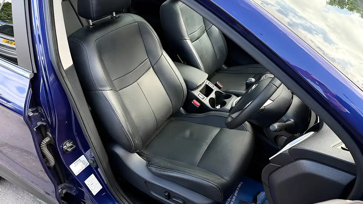 Used 2016 Nissan Qashqai Tekna Blue - Interior and Exterior details 16
