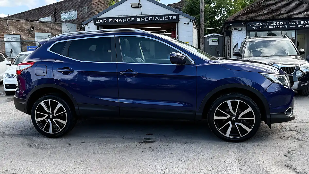 Used 2016 Nissan Qashqai Tekna Blue - Interior and Exterior details 2