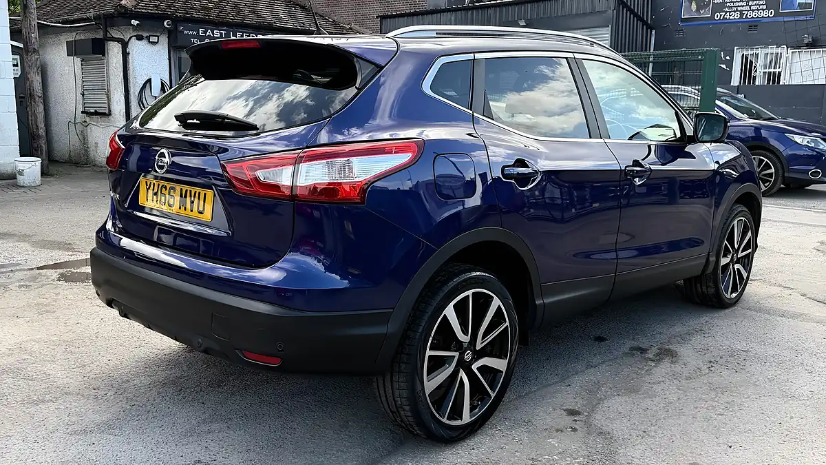 Used 2016 Nissan Qashqai Tekna Blue - Interior and Exterior details 3