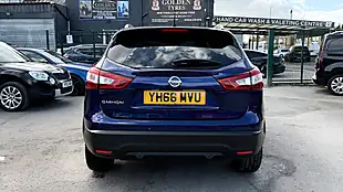Used 2016 Nissan Qashqai Tekna Blue - Interior and Exterior details 4
