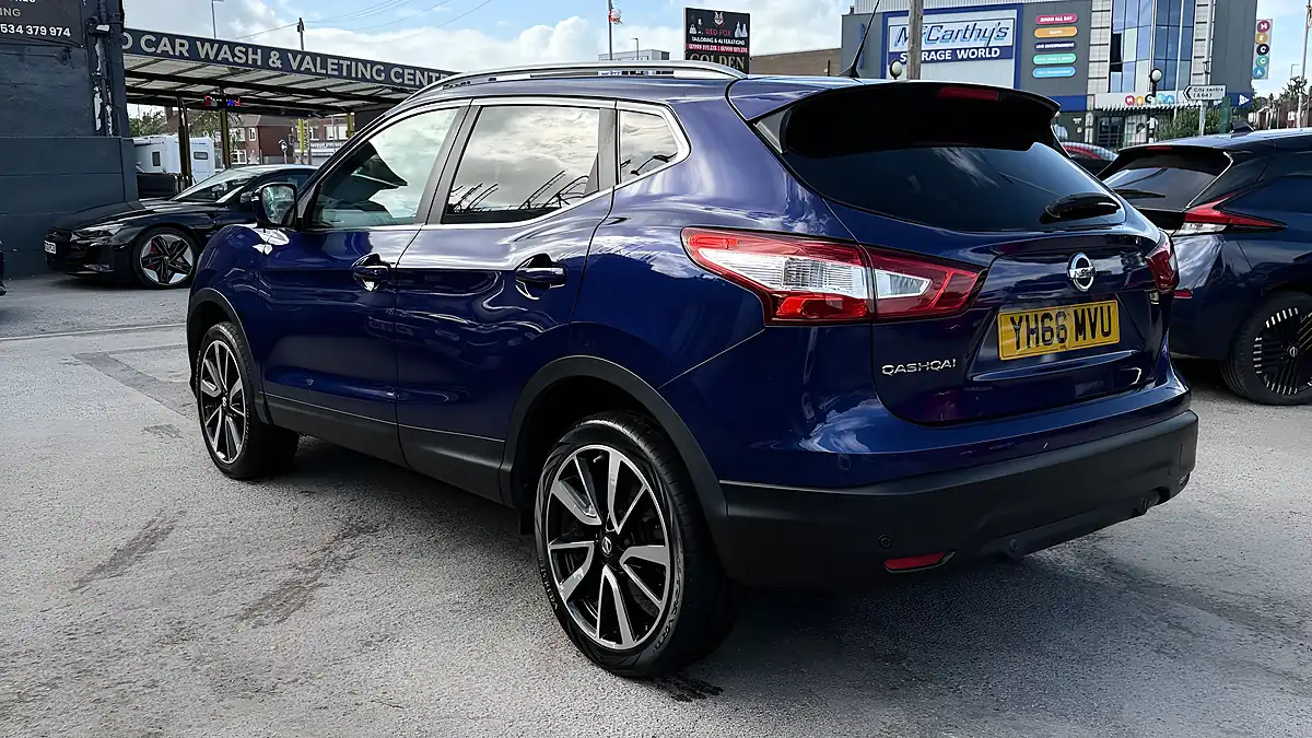 Used 2016 Nissan Qashqai Tekna Blue - Interior and Exterior details 5