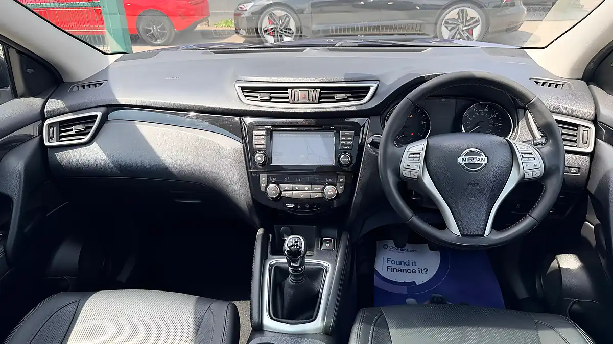 Used 2016 Nissan Qashqai Tekna Blue - Interior and Exterior details 10