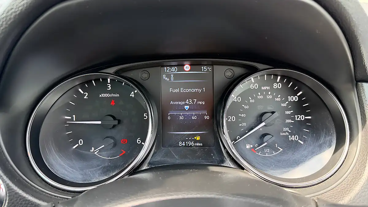 Used 2016 Nissan Qashqai Tekna Blue - Interior and Exterior details 12