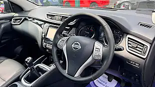 Used 2016 Nissan Qashqai Tekna Blue - Interior and Exterior details 13