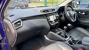 Used 2016 Nissan Qashqai Tekna Blue - Interior and Exterior details 16