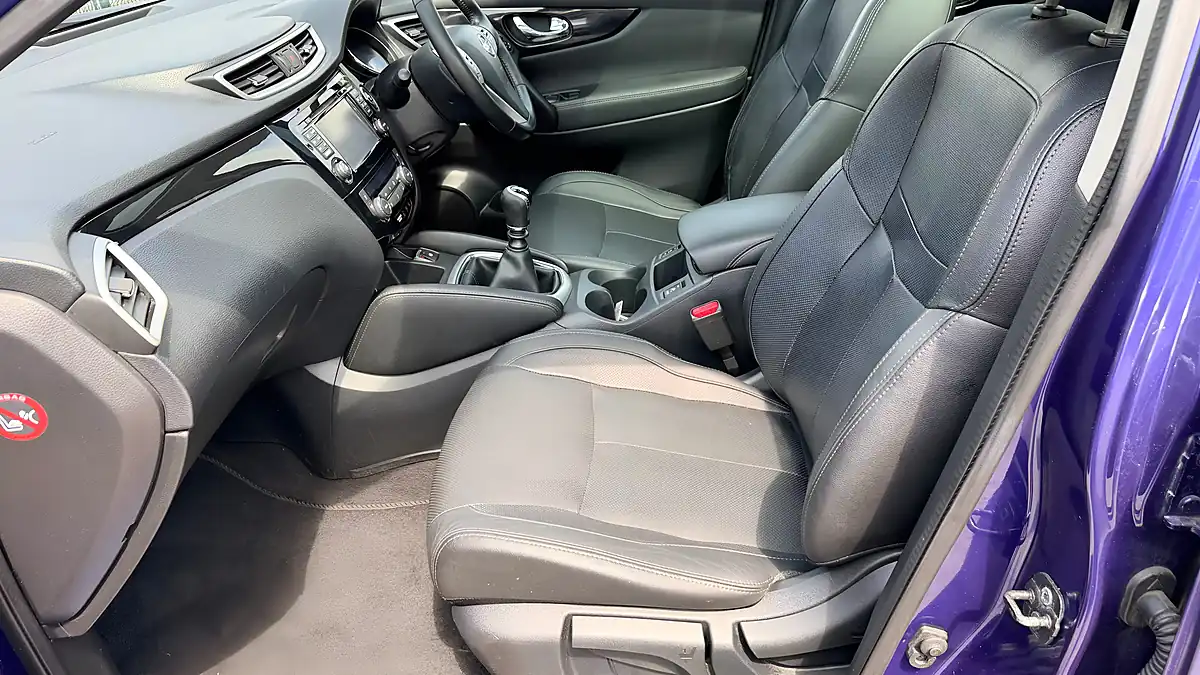 Used 2016 Nissan Qashqai Tekna Blue - Interior and Exterior details 17